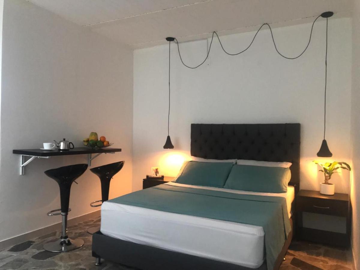 Vip Apartasuites Rosales Medellín Dış mekan fotoğraf