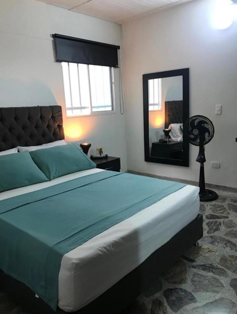 Vip Apartasuites Rosales Medellín Dış mekan fotoğraf