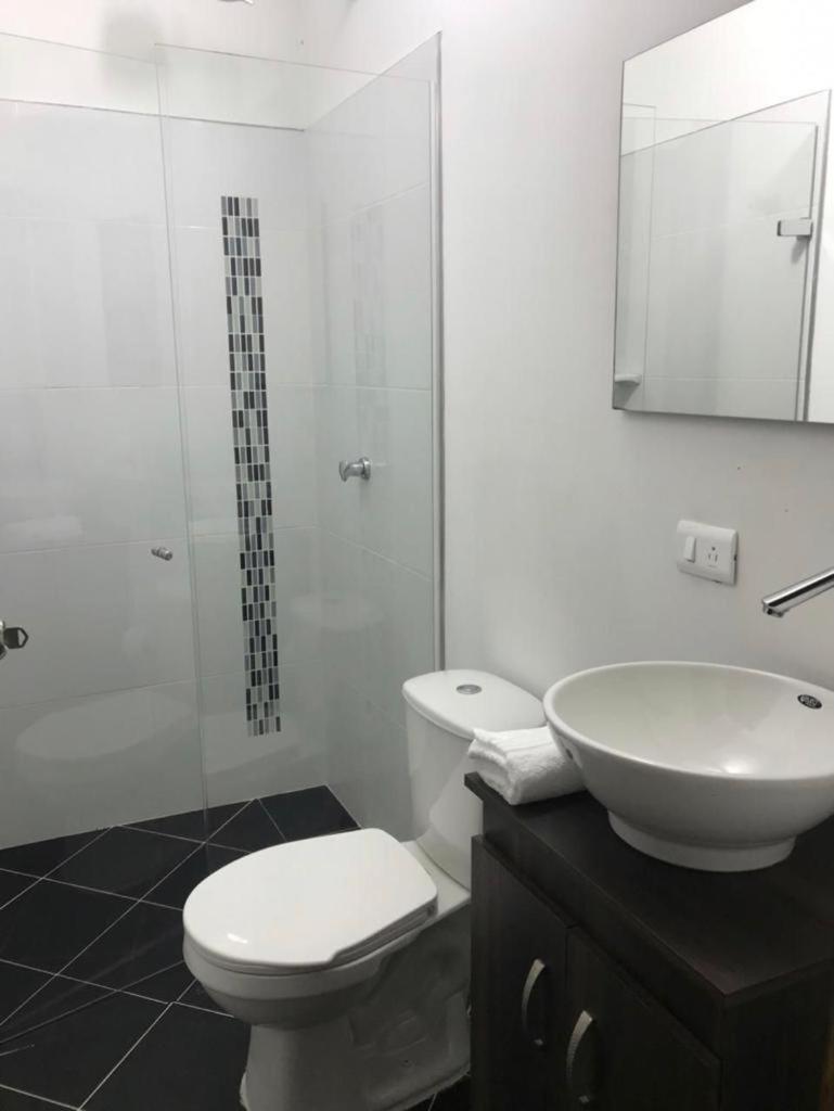 Vip Apartasuites Rosales Medellín Dış mekan fotoğraf